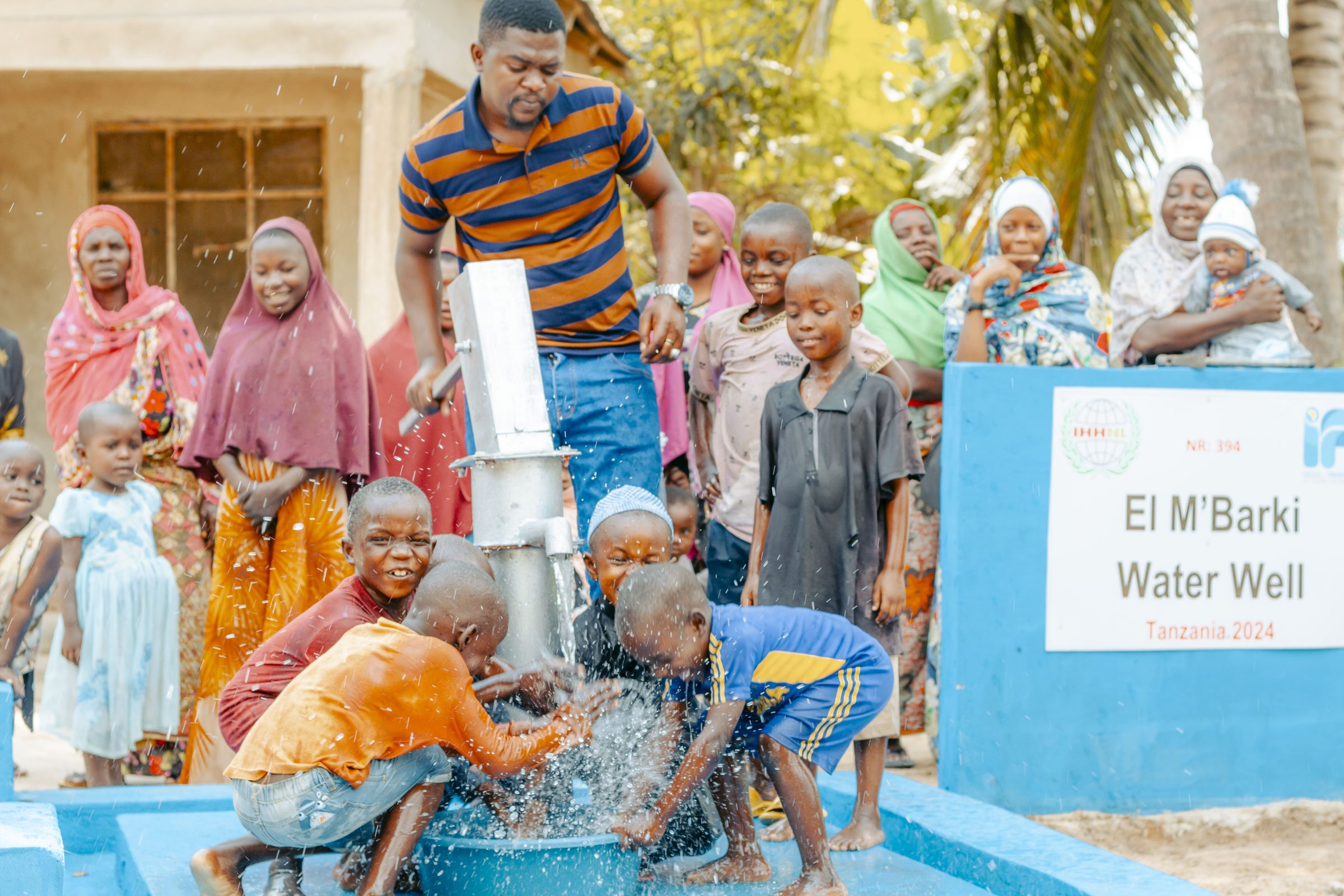 Villagers and children gathered at an El M’Barki Water Well